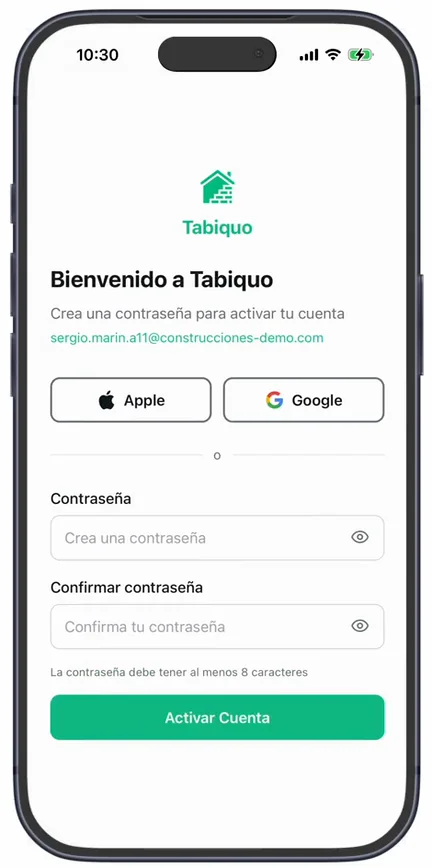 La pantalla de activación «Bienvenido a Tabiquo», con el correo de la invitación ya puesto, los botones «Apple» y «Google», «Contraseña», «Confirmar contraseña» y el botón «Activar Cuenta»