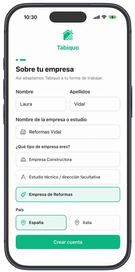 La pantalla «Sobre tu empresa» rellena: «Nombre», «Apellidos», «Nombre de la empresa o estudio», «¿Qué tipo de empresa eres?» con «Empresa de Reformas» marcada, «País» en «España» y el botón «Crear cuenta»