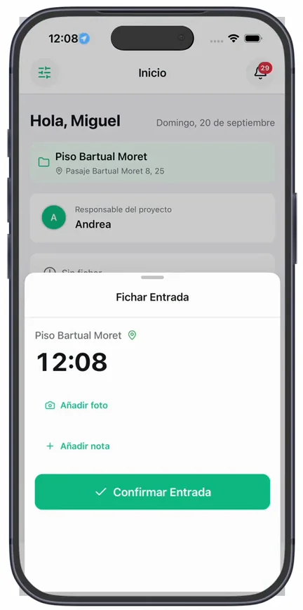 La pantalla «Fichar Entrada» con la obra, la hora, «Añadir foto», «Añadir nota» y el botón «Confirmar Entrada»