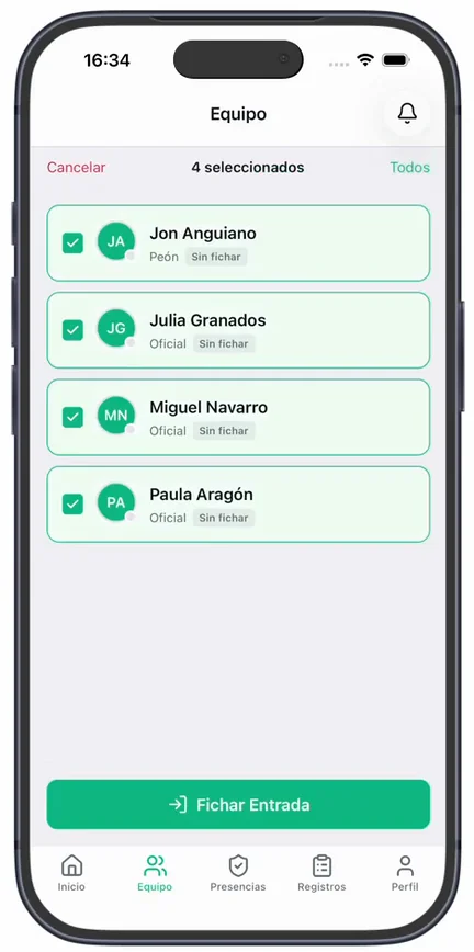 La lista en modo selección, con «4 seleccionados», el enlace «Todos» y el botón «Fichar Entrada» abajo