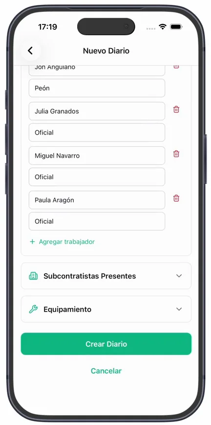 La mano de obra ya rellenada con quien fichó, «Agregar trabajador», «Subcontratistas Presentes», «Equipamiento» y el botón «Crear Diario»