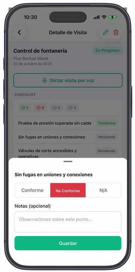 Un punto de la «Checklist» abierto: «Sin fugas en uniones y conexiones» marcado «No Conforme», con «Notas (opcional)» y el botón «Guardar»; arriba, la cuenta de puntos conformes, no conformes y pendientes