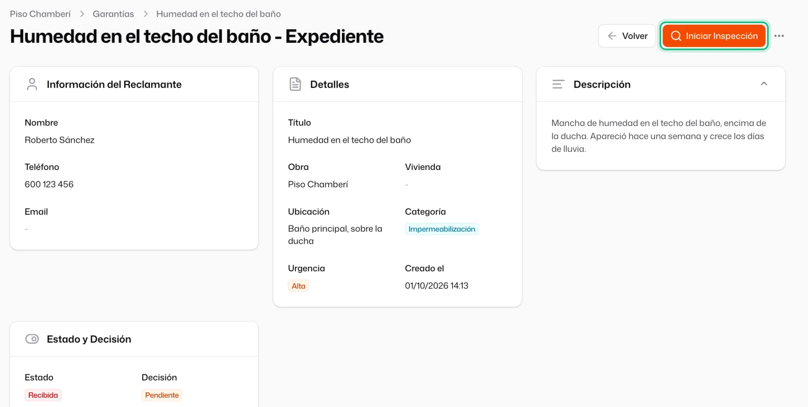 El expediente recién creado: el reclamante, los detalles y la descripción, el «Estado» en «Recibida» y la «Decisión» en «Pendiente», con el botón «Iniciar Inspección» señalado arriba