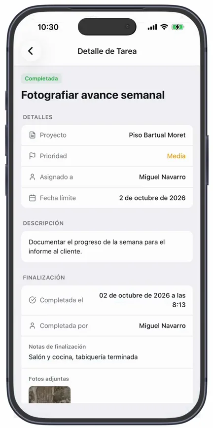 La tarea ya «Completada», con el aviso «Tarea completada» y la sección «Finalización»: «Completada el», «Completada por», «Notas de finalización» y «Fotos adjuntas»