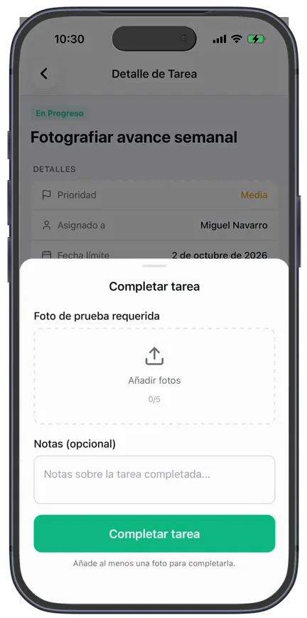 La ventana «Completar tarea» con «Foto de prueba requerida», el recuadro «Añadir fotos», «Notas (opcional)» y el aviso «Añade al menos una foto para completarla»
