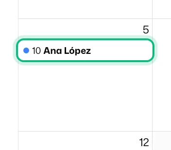 La cita ya en el calendario, en su día, con la hora y el nombre del cliente «Ana López»