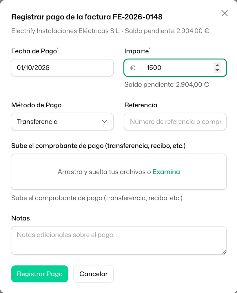La ventana «Registrar pago de la factura» con la fecha, un importe parcial de 1.500 €, el «Saldo pendiente», el «Método de Pago» y la referencia