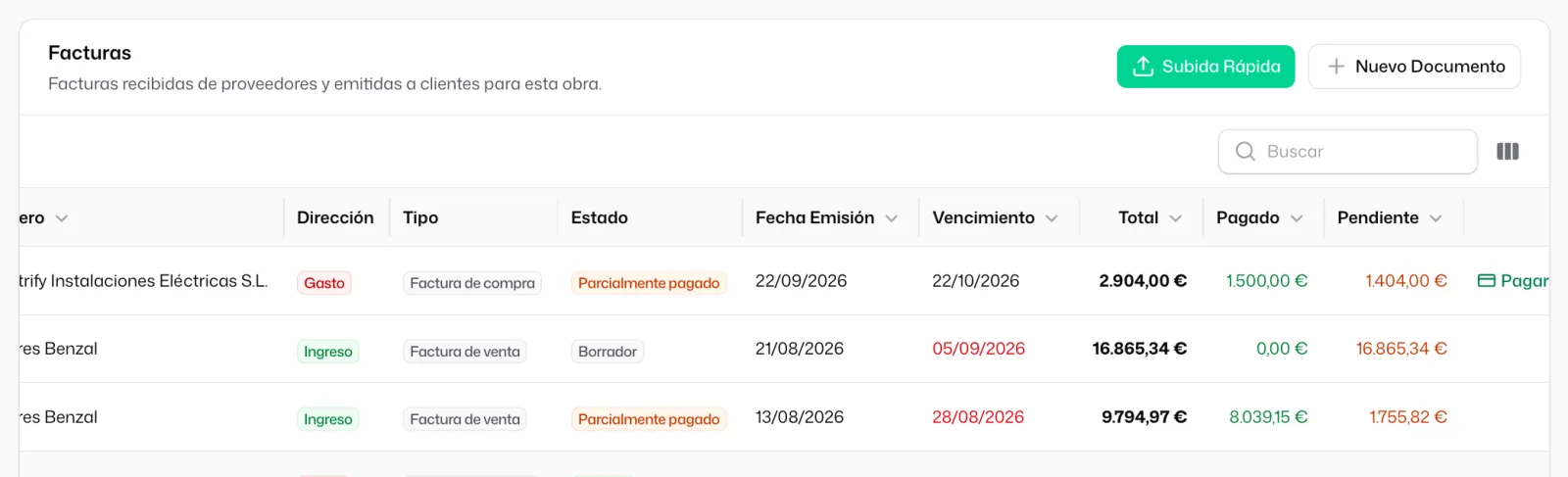 La tabla «Facturas» con la factura en «Parcialmente pagado»: total 2.904 €, pagado 1.500 € y pendiente 1.404 €