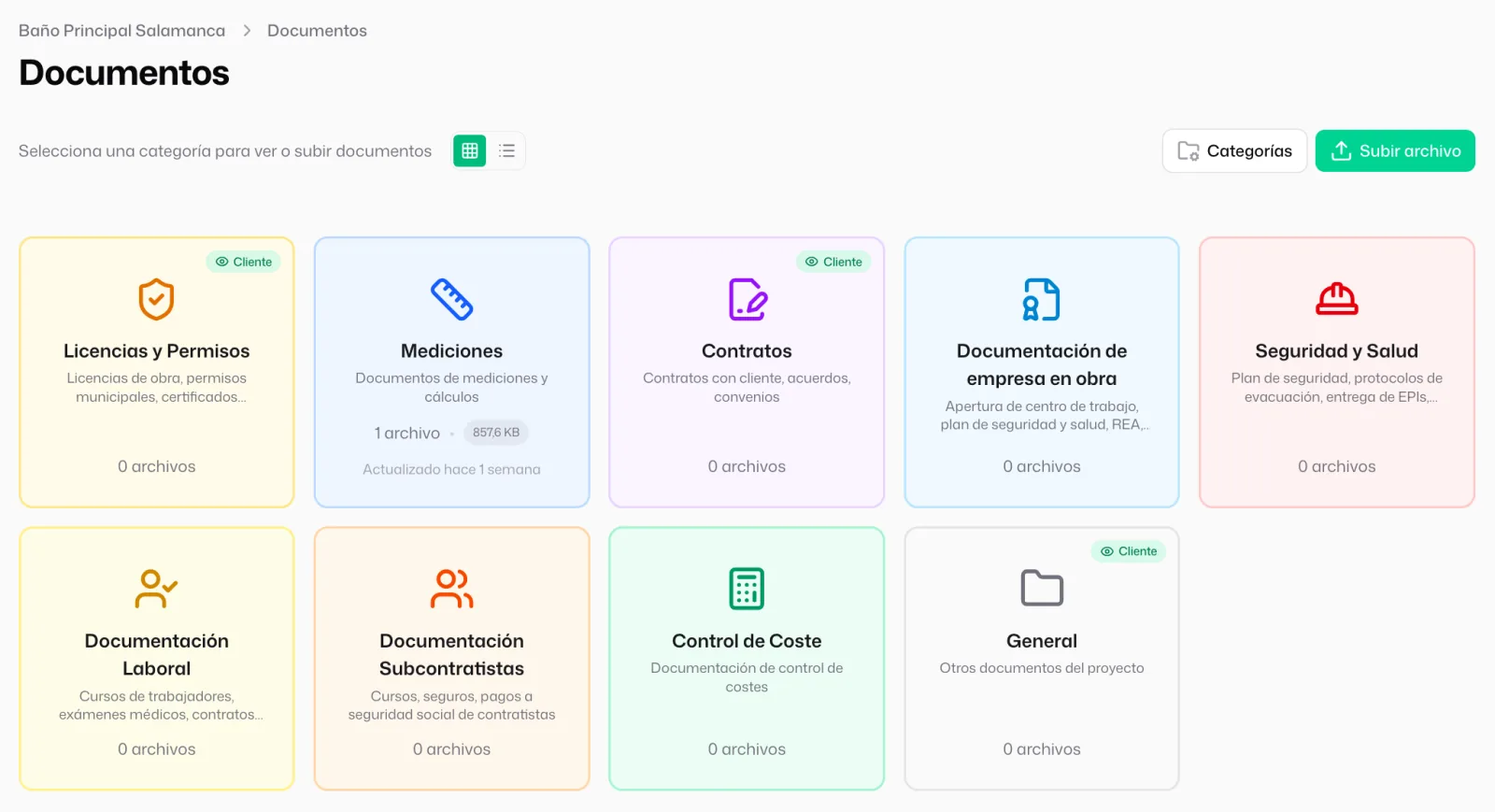 «Documentos» de la obra: las categorías como tarjetas de color, cada una con su número de archivos, y arriba «Categorías» y «Subir archivo»