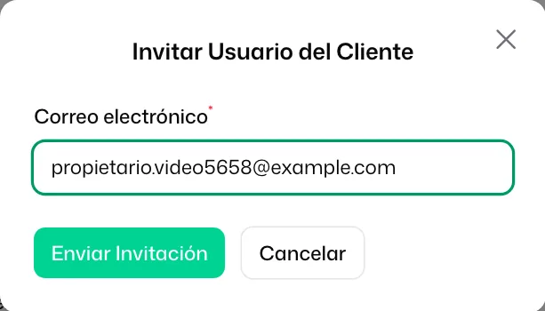 La ventana «Invitar Usuario del Cliente» con el «Correo electrónico» relleno y el botón «Enviar Invitación»