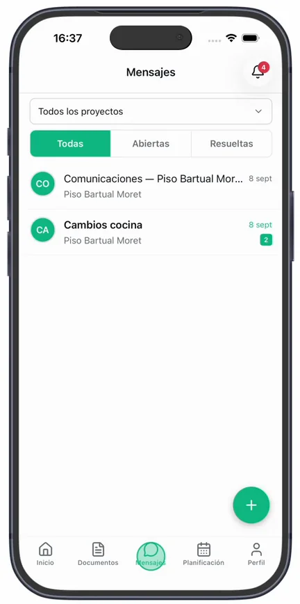 La pestaña «Mensajes» del cliente, con el selector «Todos los proyectos», los filtros «Todas», «Abiertas», «Resueltas» y las conversaciones de su obra
