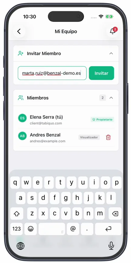 «Mi Equipo» con un correo escrito en «Invitar Miembro», el botón «Invitar» y, debajo, «Miembros»: la propietaria y un «Visualizador»
