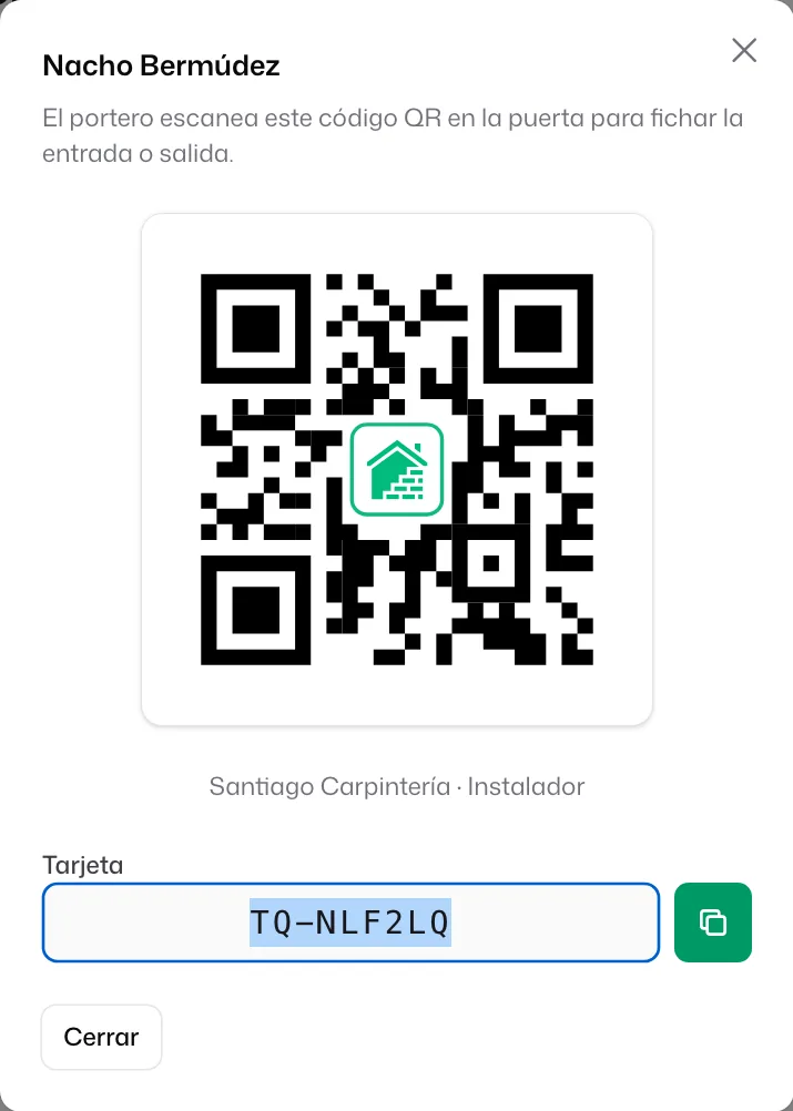 La tarjeta de acceso de un trabajador: su código QR, su empresa y oficio, y el código «Tarjeta» con el botón de copiar