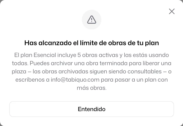La ventana «Has alcanzado el límite de obras de tu plan», que propone archivar una obra terminada o escribir a info@tabiquo.com, con el botón «Entendido»